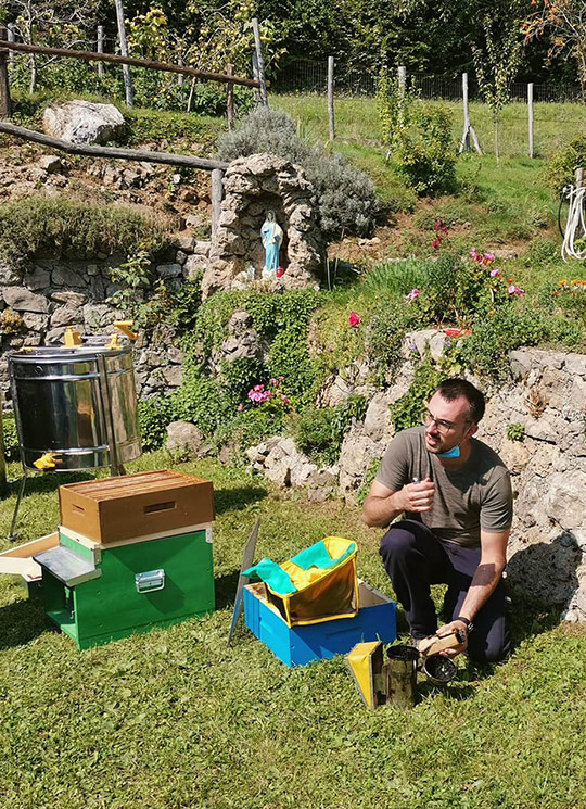 BeeSavallo-piccola-azienda-api-mura-vallesabbia-3